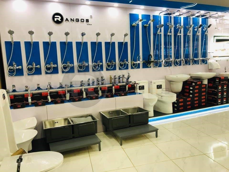 Top 9 mẫu giá kệ trưng bày thiết bị vệ sinh đẹp nhất hiện nay